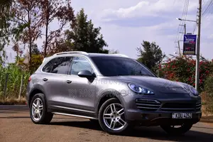 Porsche Cayenne 4dr SUV AWD (3.6L 6cyl 6M) 2014 Gray