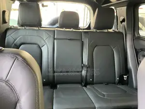 Land Rover Defender V8 2024 Black