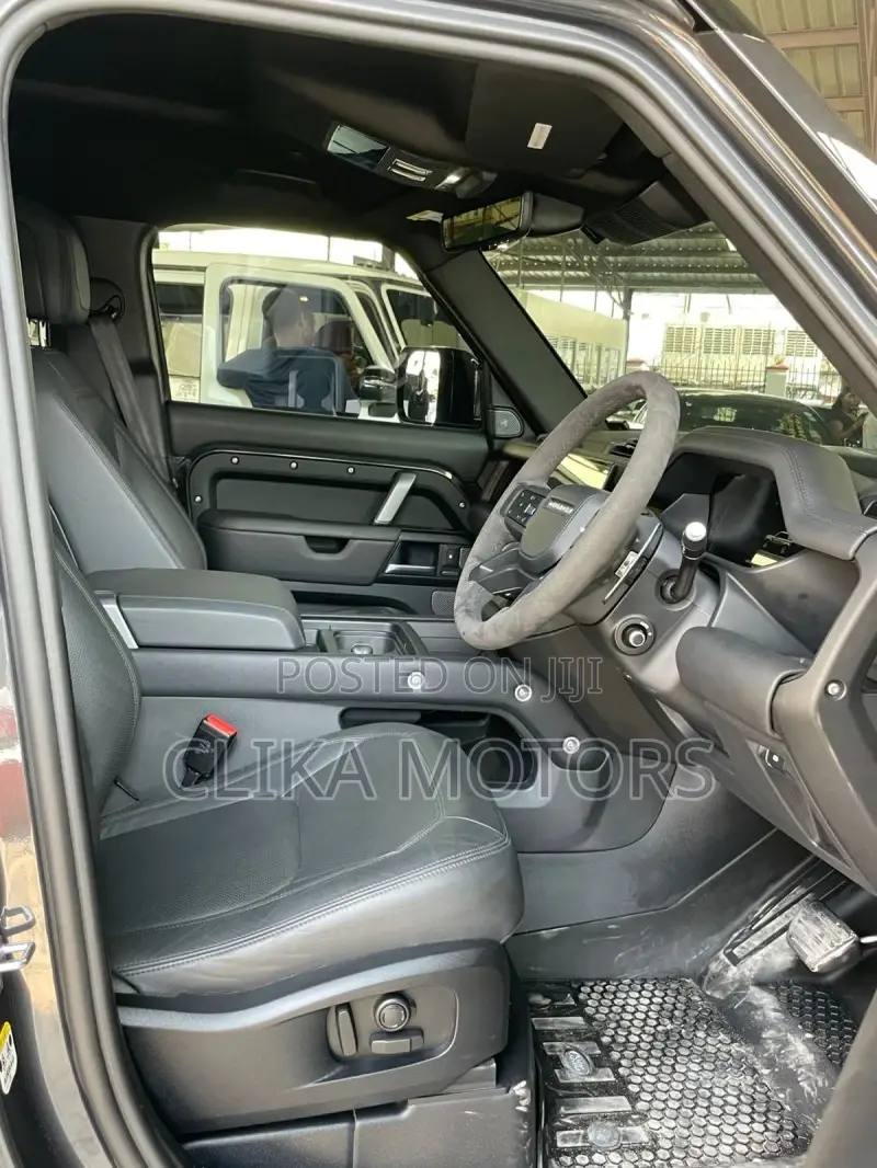 Land Rover Defender V8 2024 Black