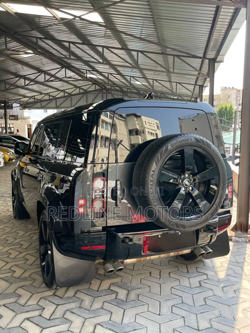 Land Rover Defender V8 2024 Black