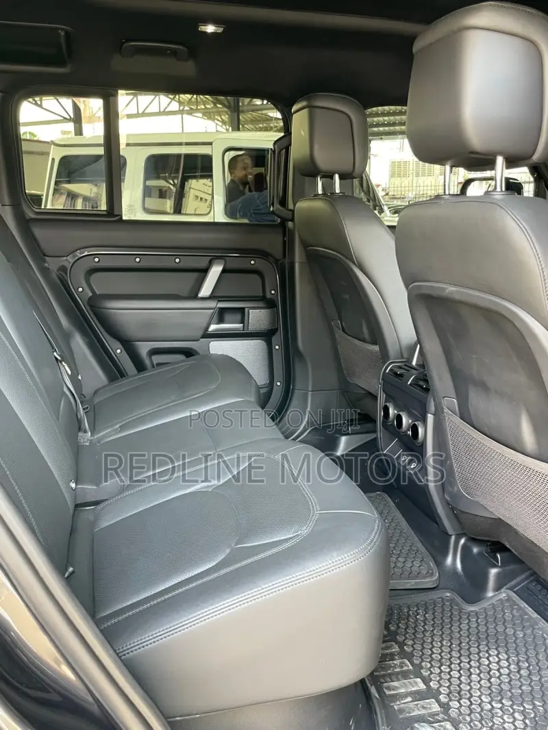 Land Rover Defender V8 2024 Black