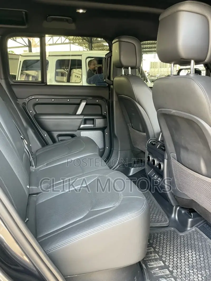 Land Rover Defender V8 2024 Black