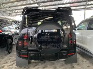 Land Rover Defender X-Dynamic SE 2024 Matt Black