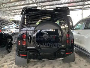 Land Rover Defender X-Dynamic SE 2024 Matt Black