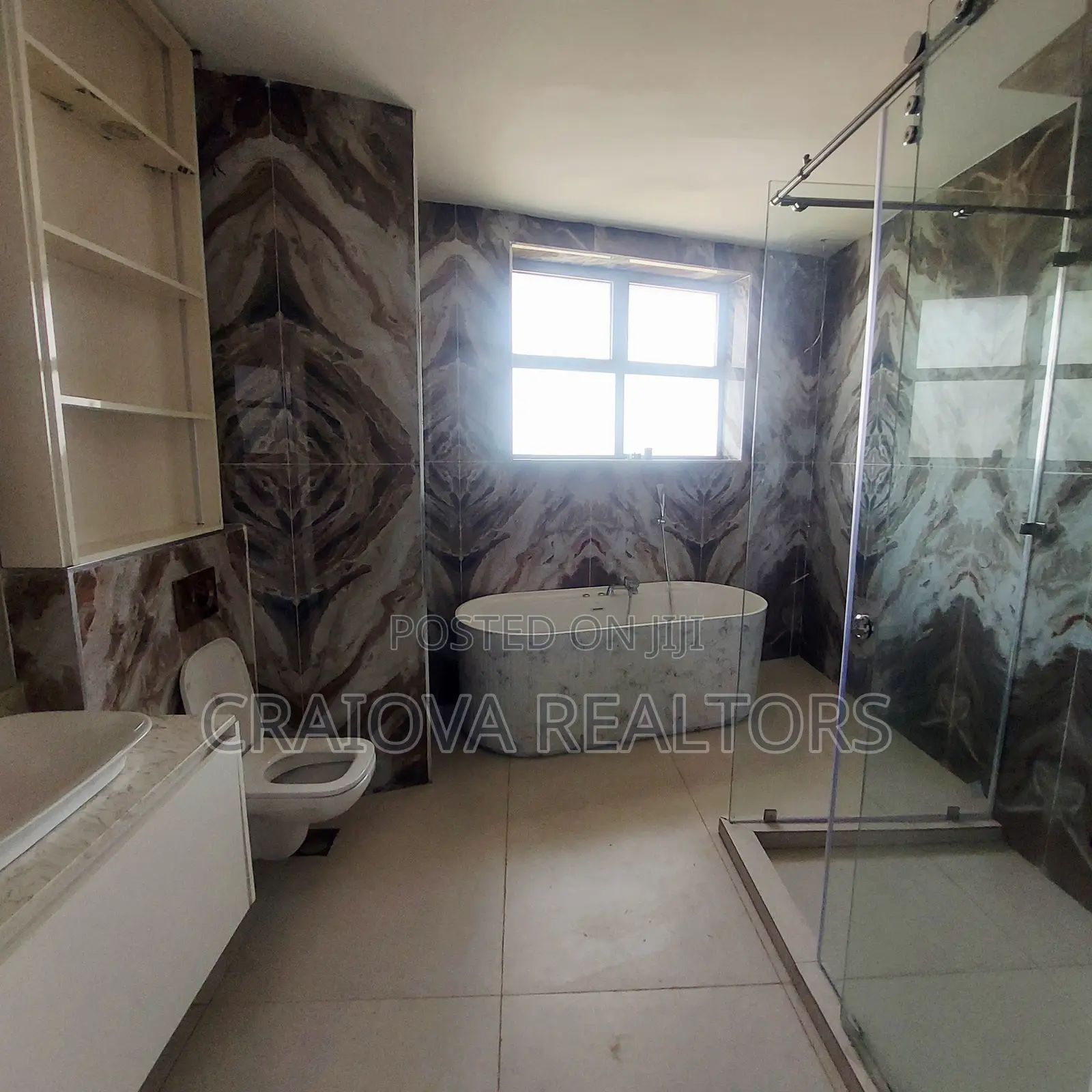 4bdrm Duplex in Spring Valley for rent