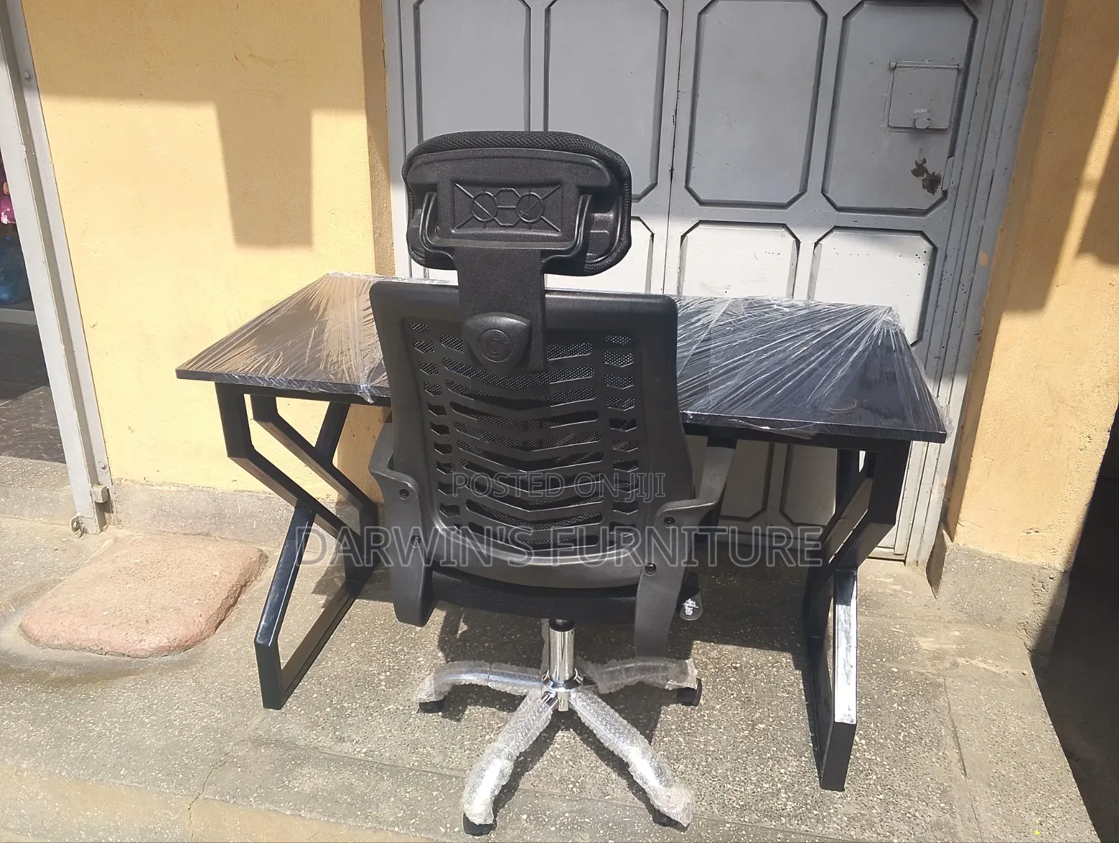 Metallic Table and Strong Mesh Headrest Chair