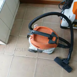 Heavy-Duty All-Rounder: STIHL SE 33 Multi-Surface Vacuum
