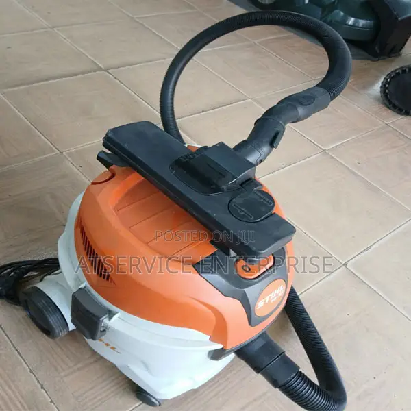 Powerful STIHL SE 33 Compact & Multi-Cleaner