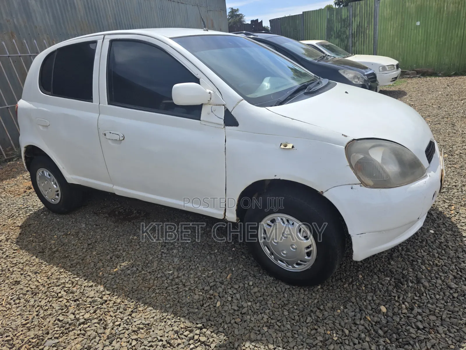 Toyota Vitz 2000 White