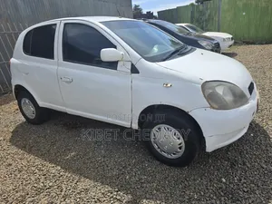 Toyota Vitz 2000 White