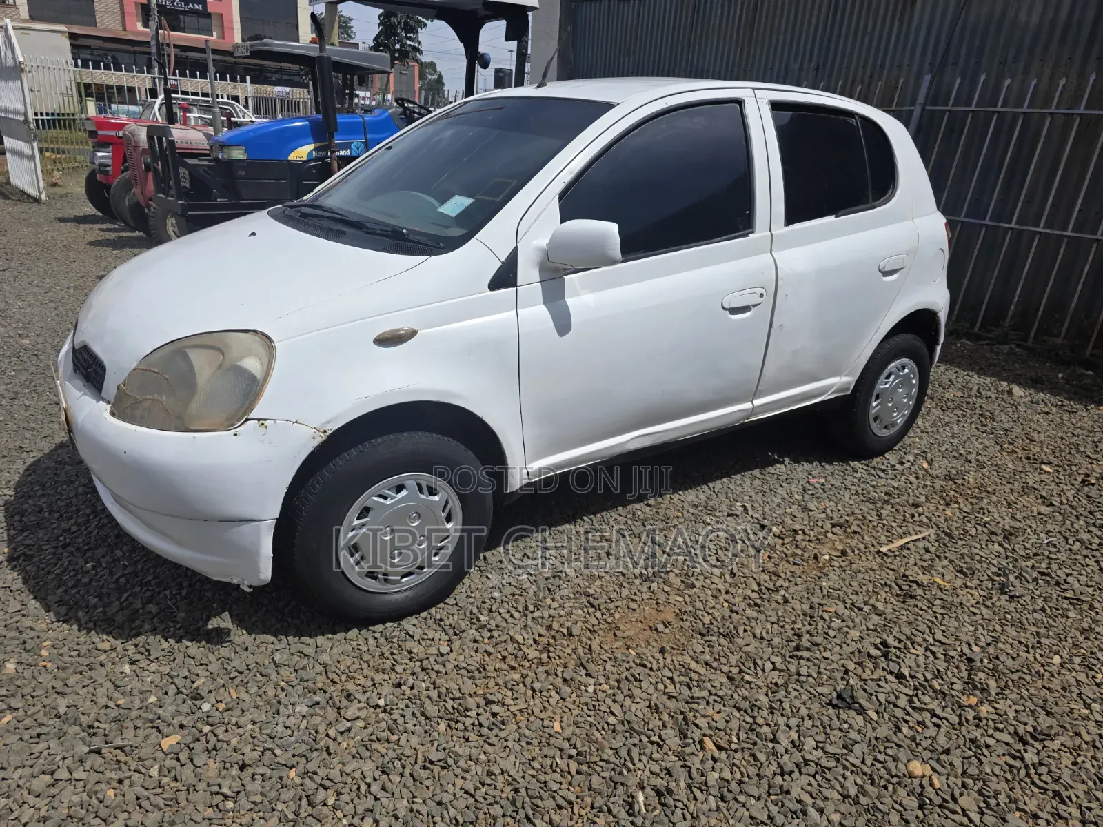 Toyota Vitz 2000 White