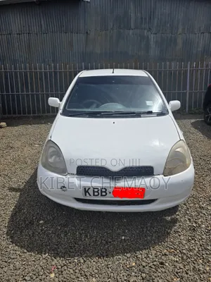 Toyota Vitz 2000 White