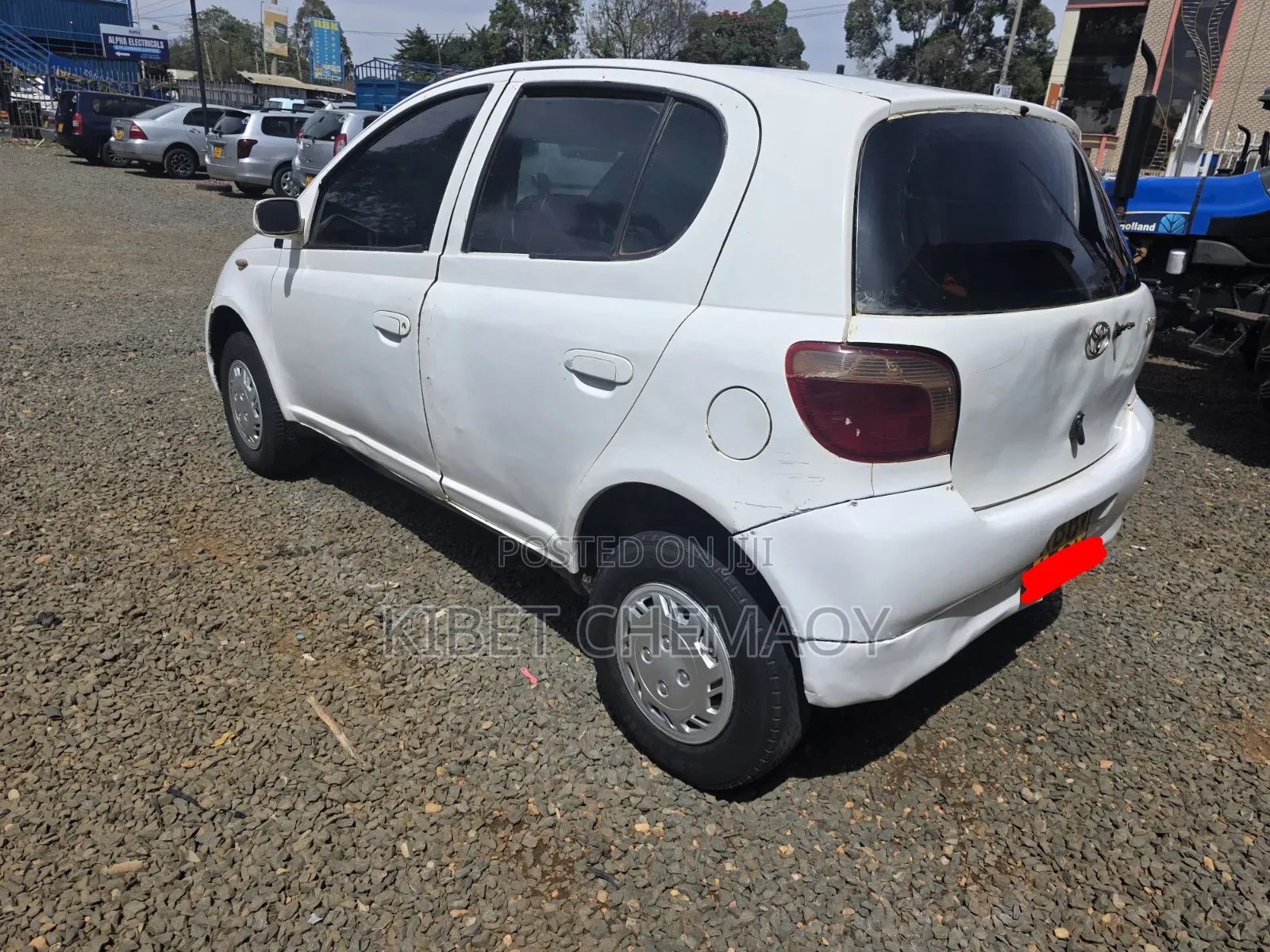 Toyota Vitz 2000 White