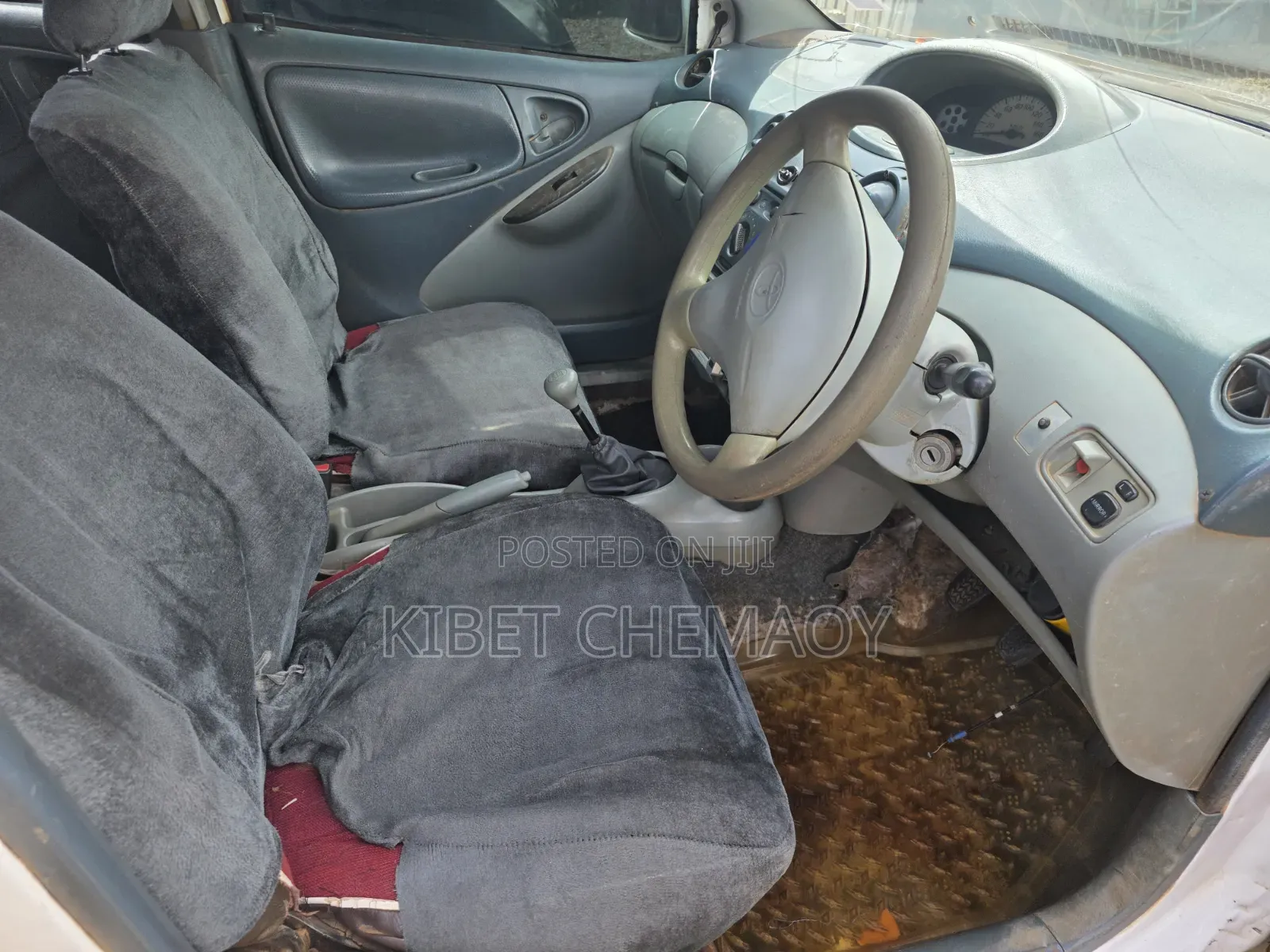 Toyota Vitz 2000 White