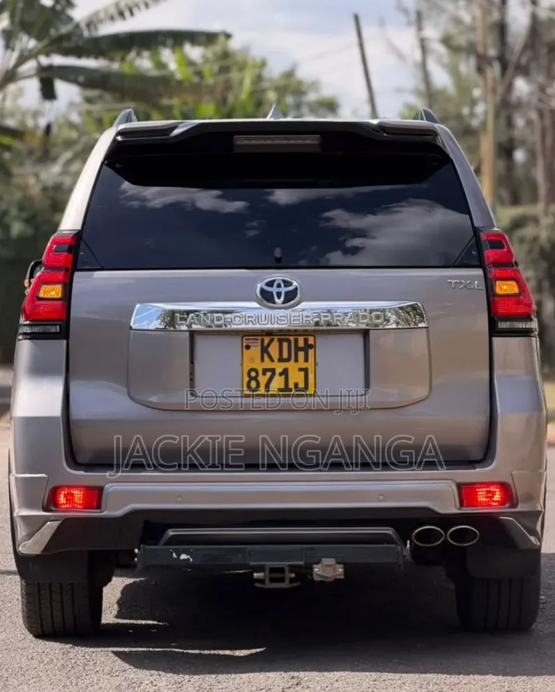 Toyota Land Cruiser Prado 2017 Gray