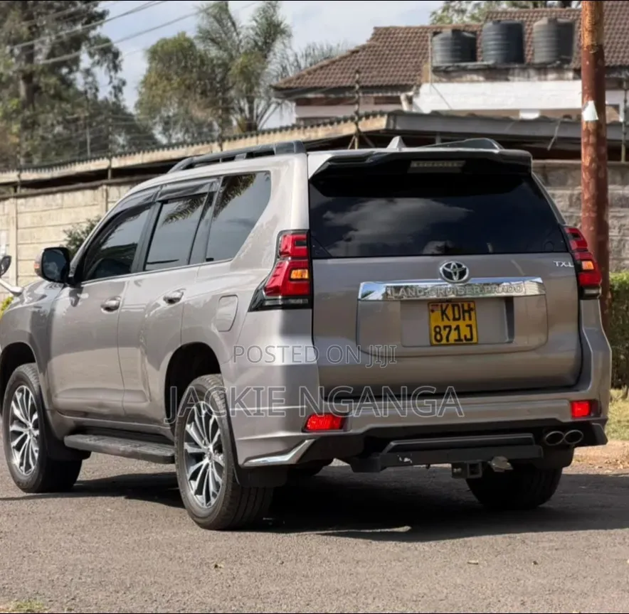 Toyota Land Cruiser Prado 2017 Gray