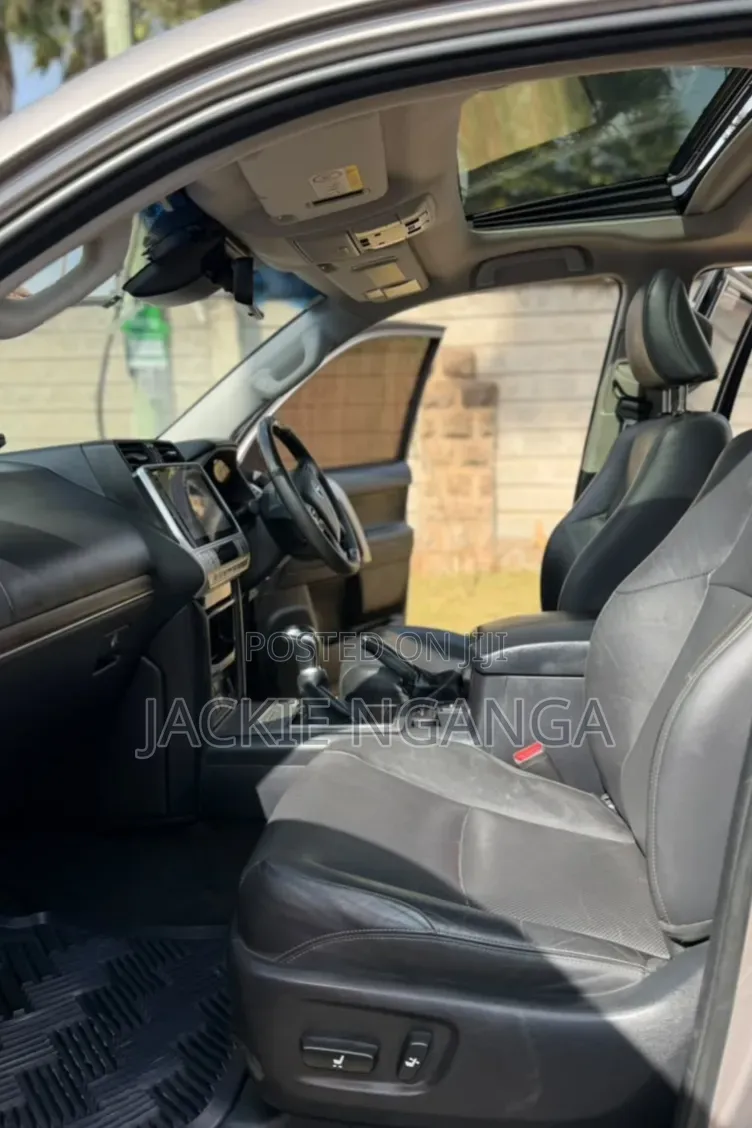 Toyota Land Cruiser Prado 2017 Gray