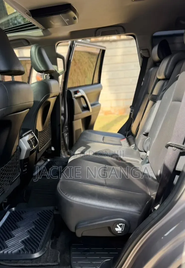 Toyota Land Cruiser Prado 2017 Gray