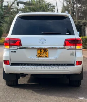Toyota Land Cruiser 2016 White