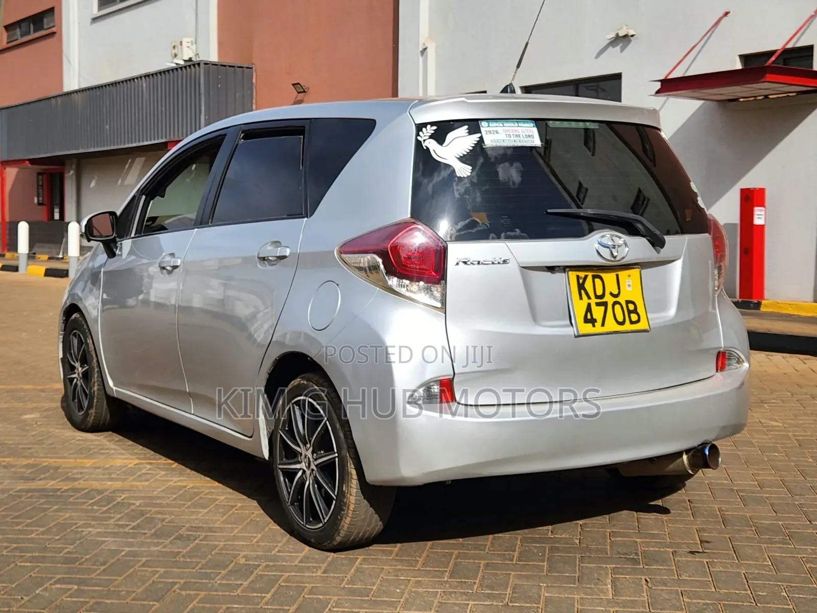 Toyota Ractis 1.5 FWD 2015 Silver