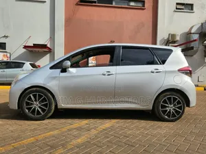 Toyota Ractis 1.5 FWD 2015 Silver