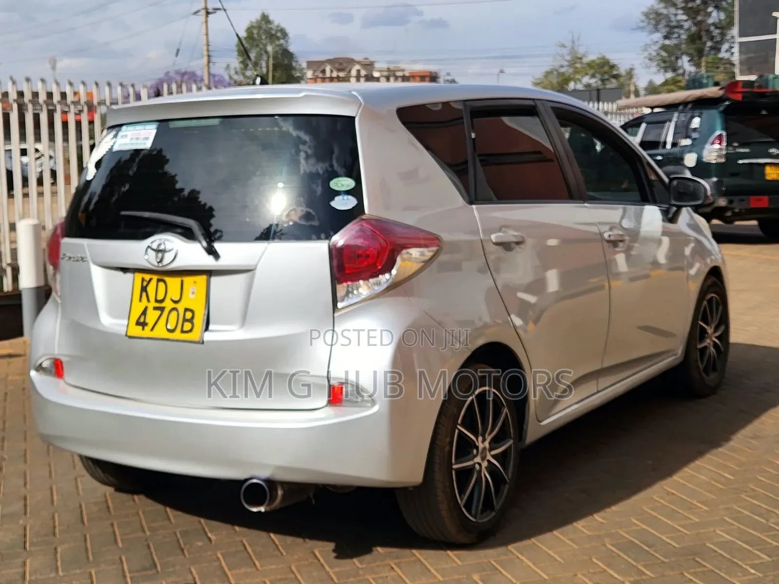 Toyota Ractis 1.5 FWD 2015 Silver