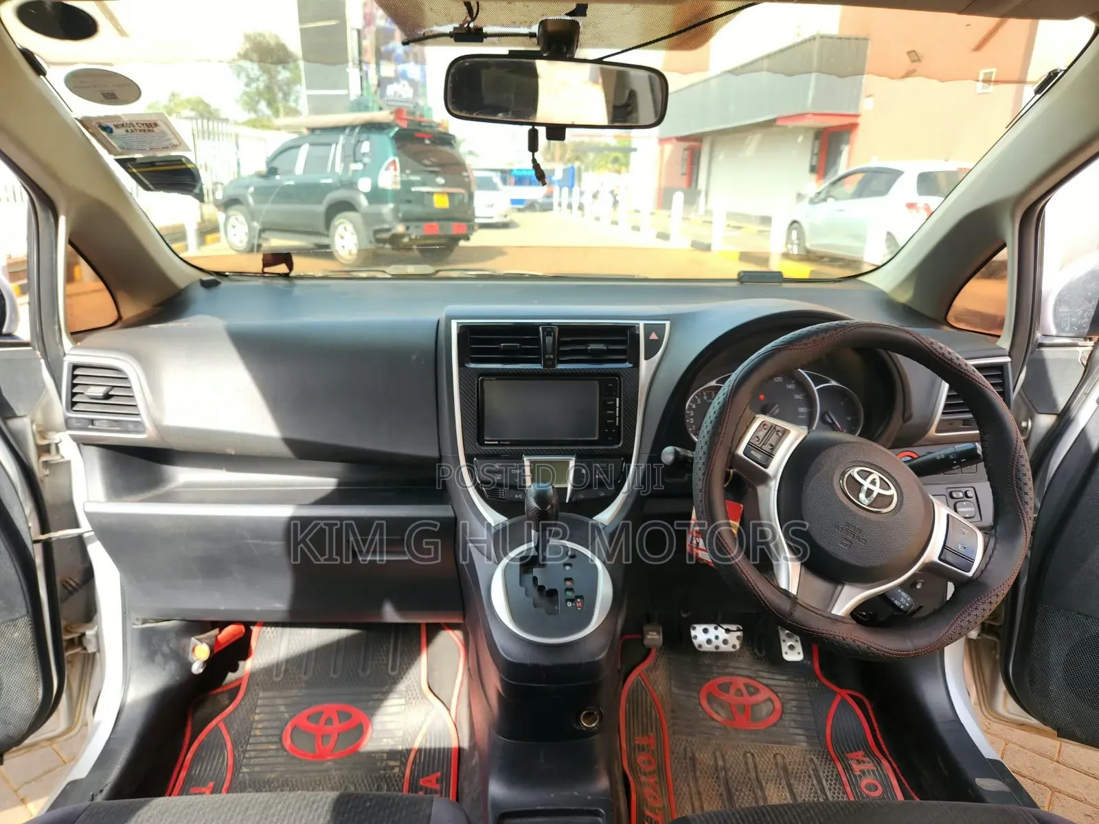 Toyota Ractis 1.5 FWD 2015 Silver