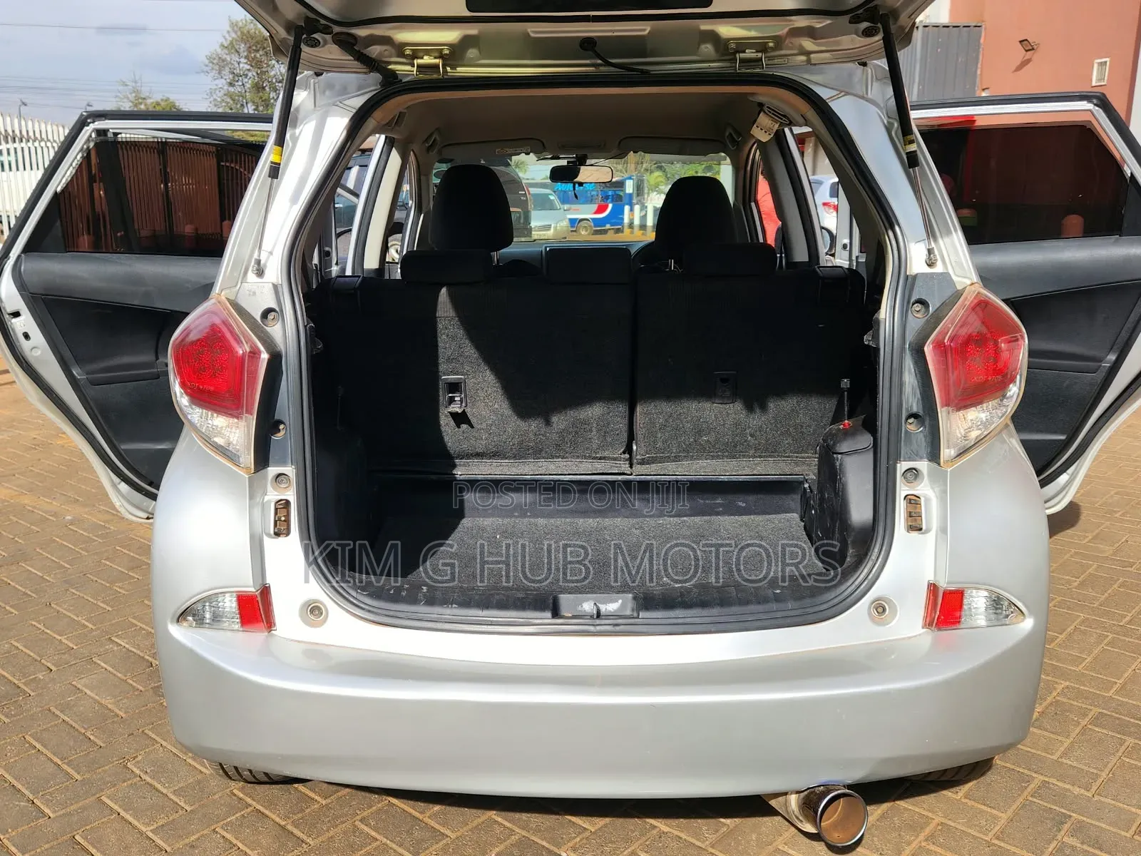 Toyota Ractis 1.5 FWD 2015 Silver