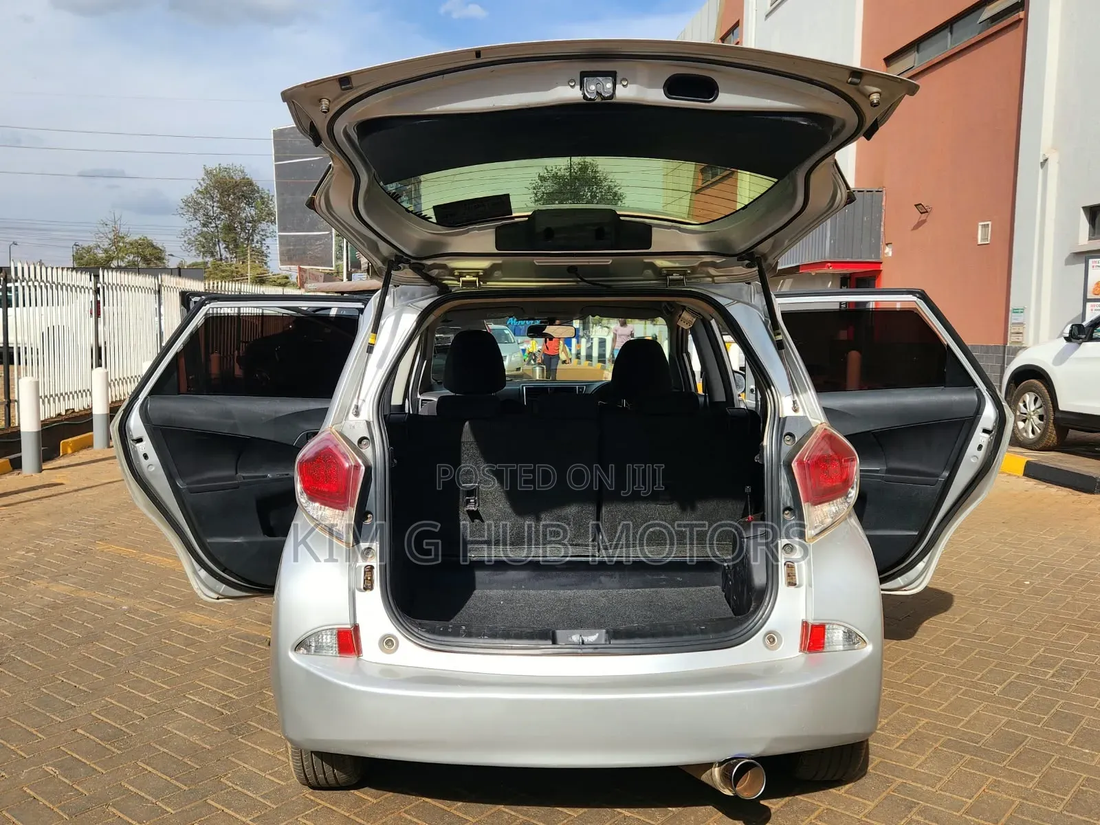 Toyota Ractis 1.5 FWD 2015 Silver