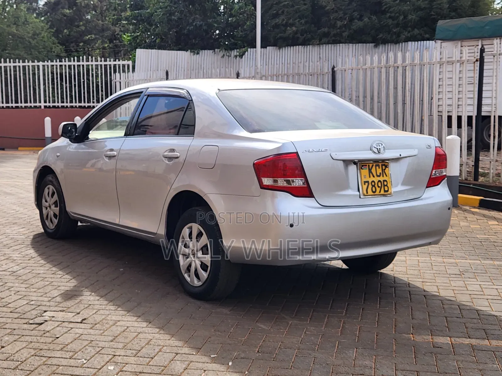 Toyota Axio 1.5 G 2WD 2011 Silver
