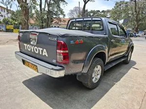 Toyota Hilux 3.0 D-4D Double Cab 2008 Gray