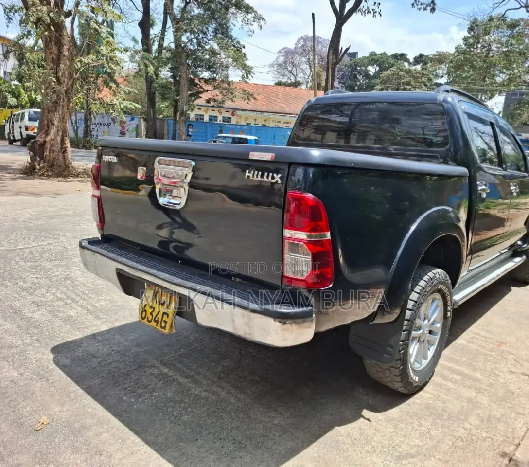 Toyota Hilux 2012 Black
