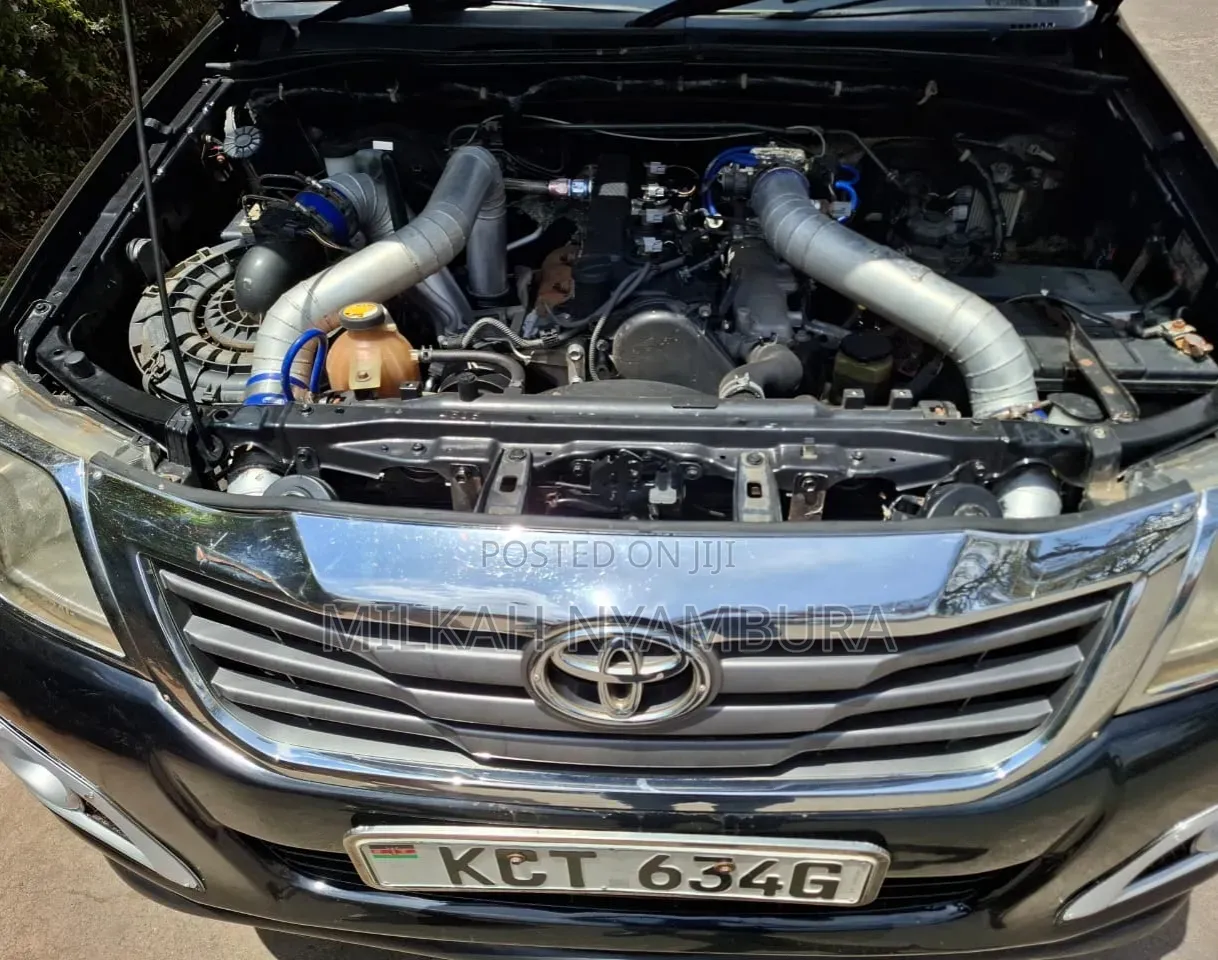 Toyota Hilux 2012 Black