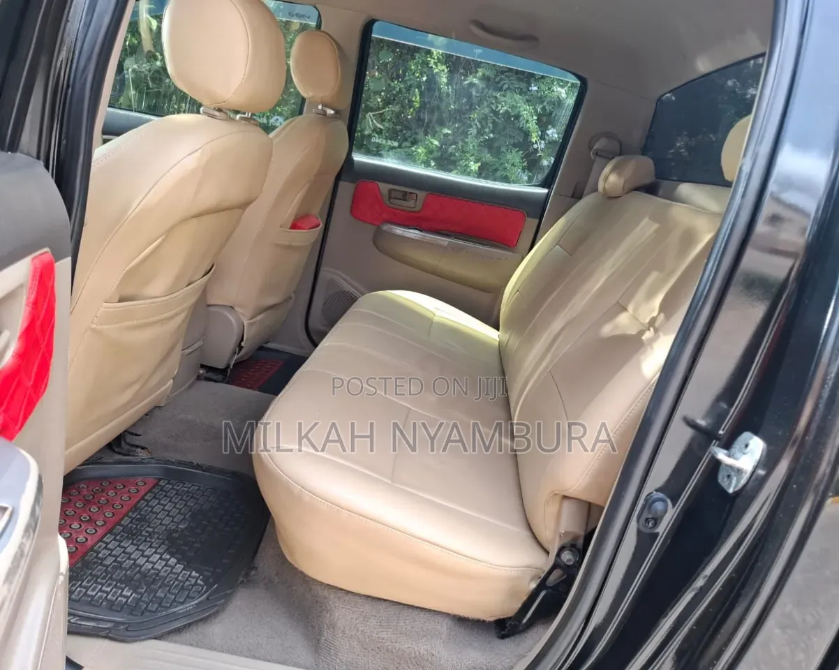 Toyota Hilux 2012 Black