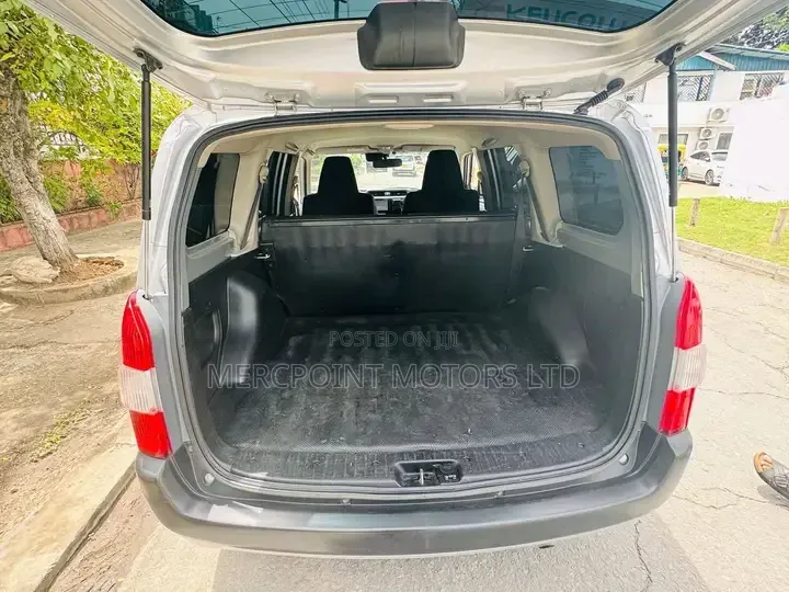 Toyota Succeed 2019 Silver
