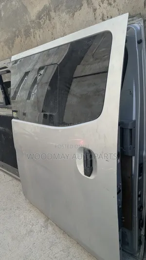 Nissan NV 350 Caravan Sliding Door
