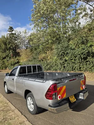 Toyota Hilux 2019 Silver