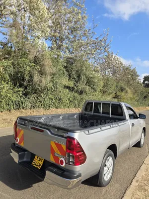 Toyota Hilux 2019 Silver