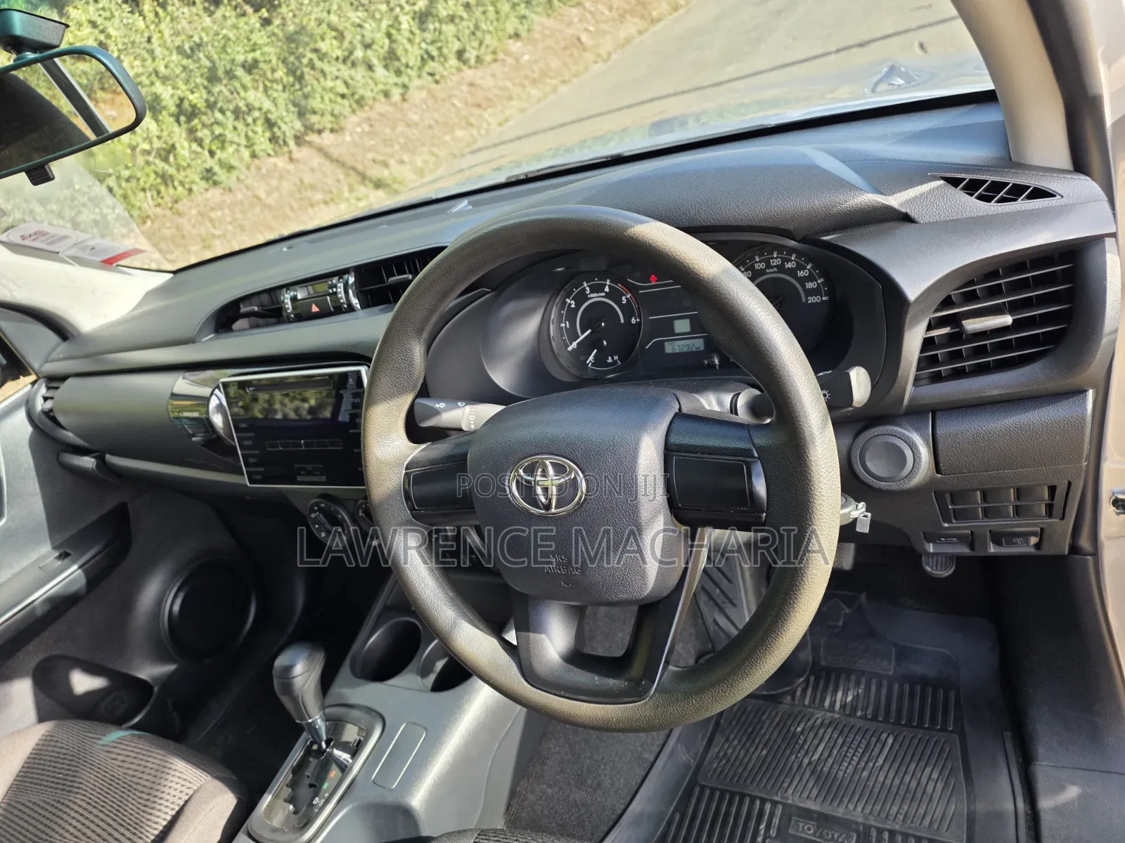 Toyota Hilux 2019 Silver