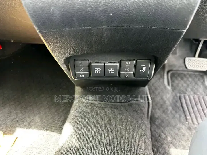 Toyota Sienta 2020 Red