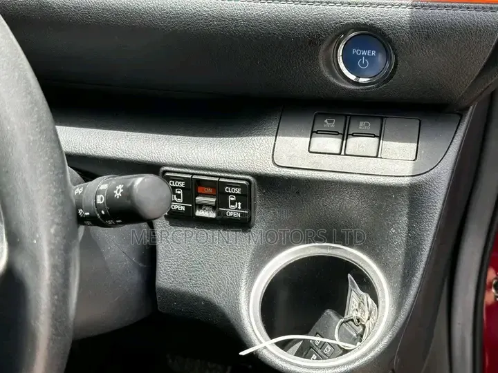Toyota Sienta 2020 Red