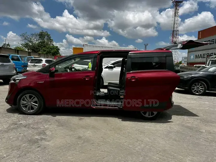 Toyota Sienta 2020 Red