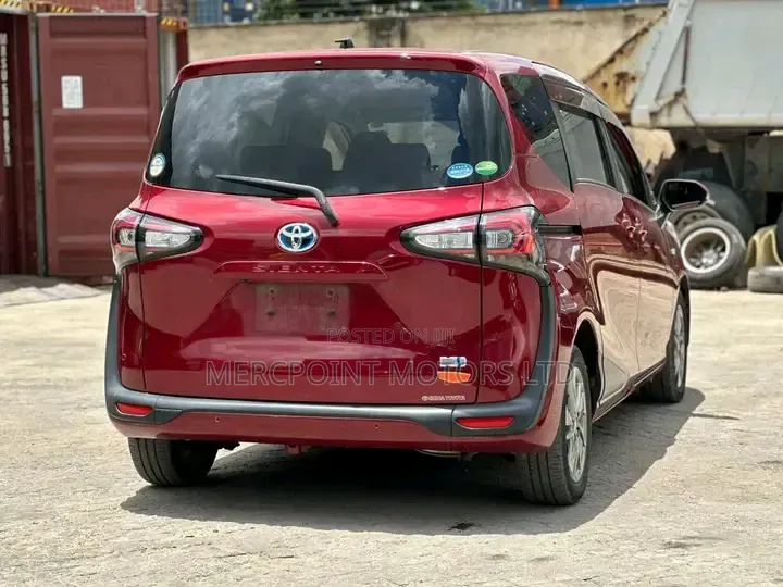 Toyota Sienta 2020 Red