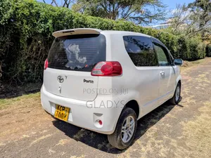 Toyota Porte 2011 White