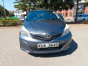 Toyota Vitz 1.3 FWD 3dr 2013 Gray