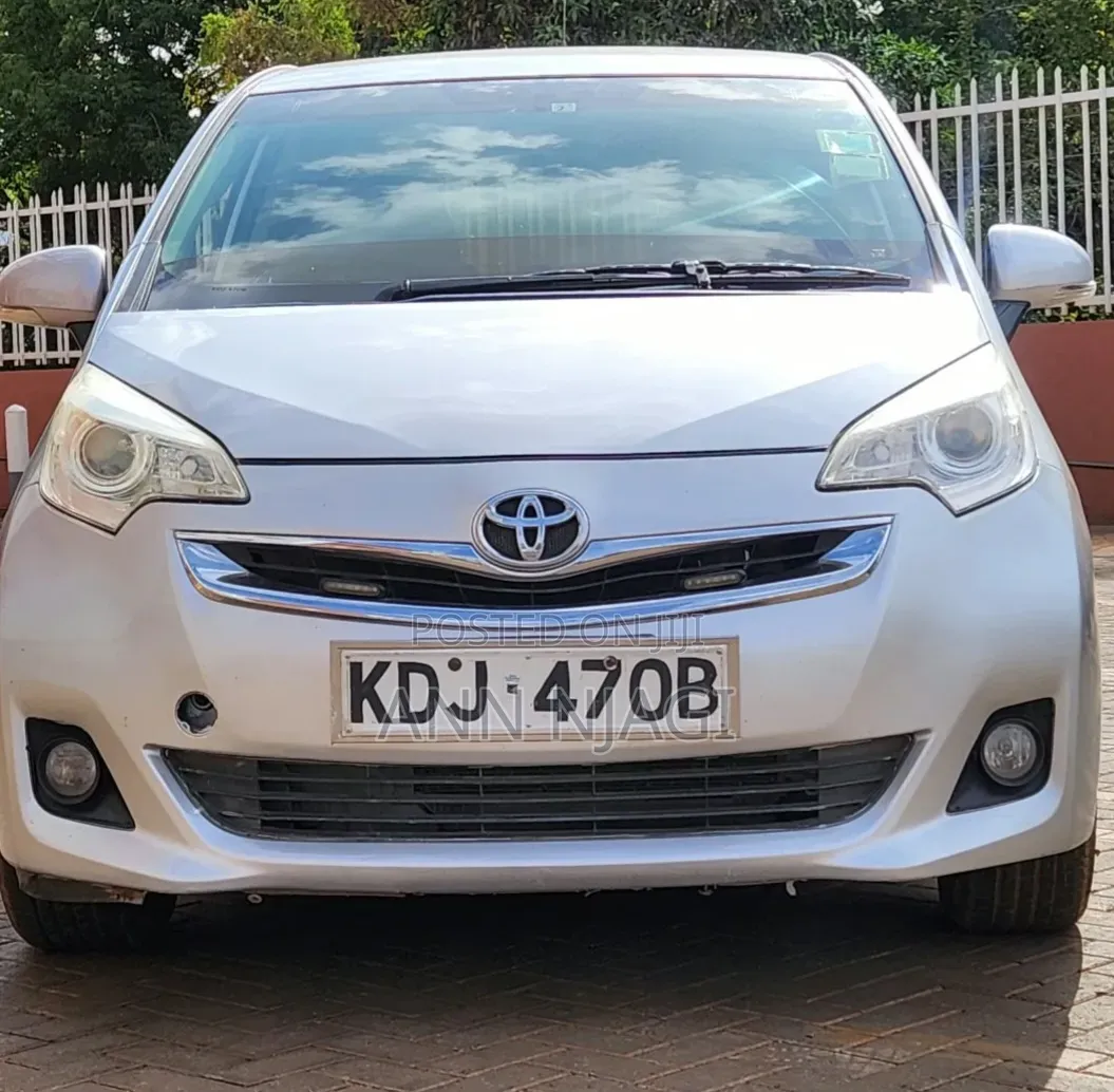 Toyota Ractis 2015 Silver