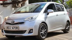 Toyota Ractis 2015 Silver