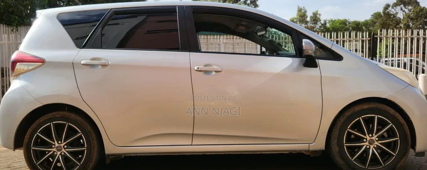 Toyota Ractis 2015 Silver