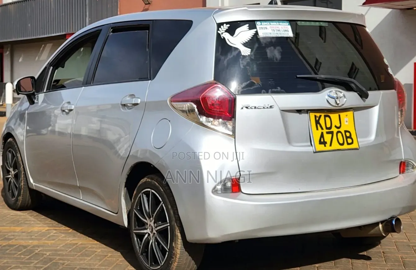 Toyota Ractis 2015 Silver