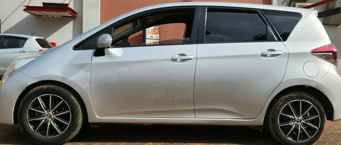 Toyota Ractis 2015 Silver